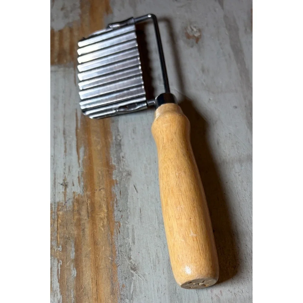 Vintage Crinkle Ripple Cutter Turned Wood Handle Unmarked Potatos Vegetables
